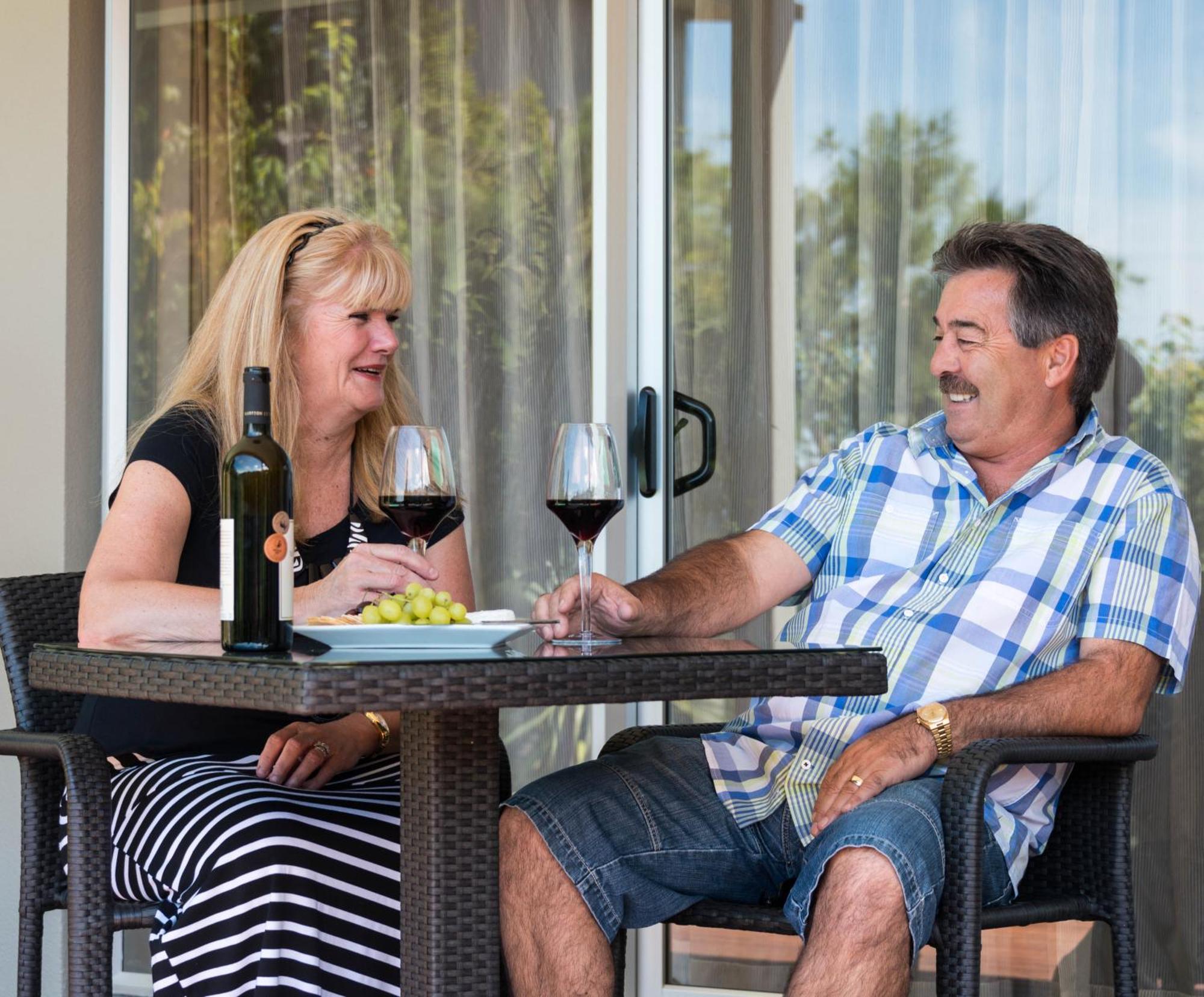 Decks Of Paihia Bed and Breakfast Buitenkant foto